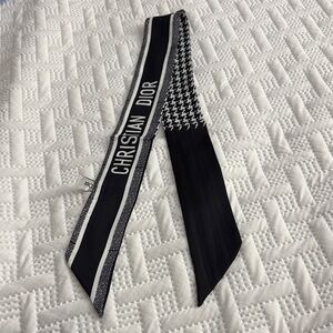 100% Handmade Silk Twilly